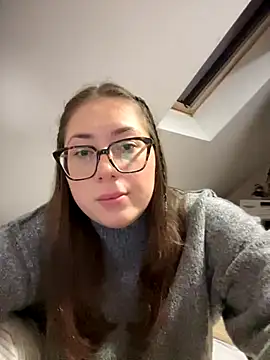 May Alisa online show from October 8, 2025, 7:00 pm