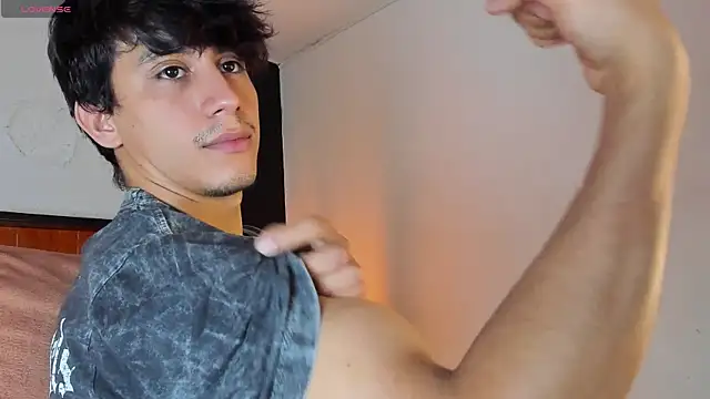 Snapshot of Allex_Cano chatting on March 4, 2026, 8:48 pm Allex Cano online show from March 4, 2026, 8:48 pm