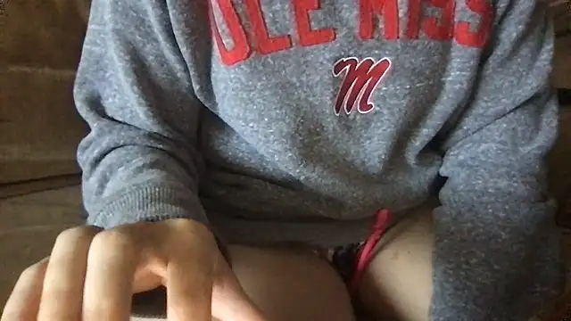 ashleighpink online show from October 3, 2025, 8:06 pm