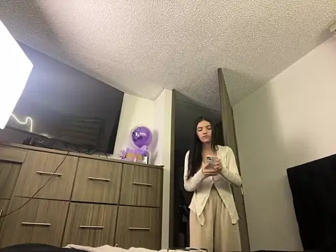 DesireLuxe online show from March 10, 2025, 4:49 am