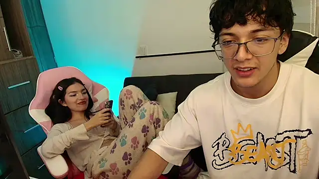 DesireLuxe online show from November 13, 2025, 6:56 am