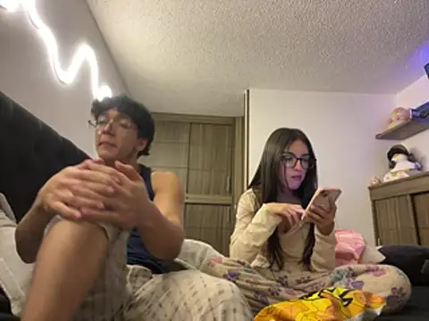 DesireLuxe online show from January 15, 2026, 7:13 am