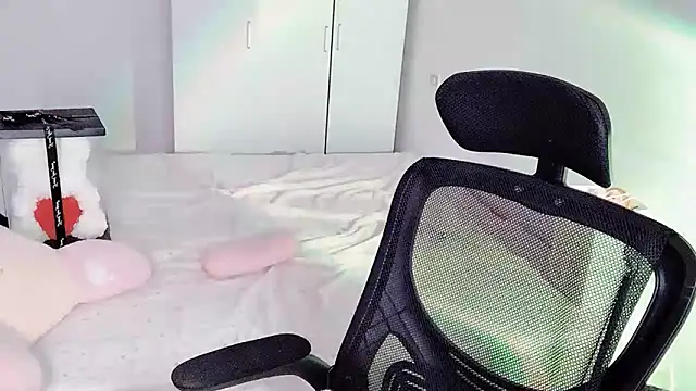 Snapshot of Annnnqi-77 chatting on October 9, 2025, 4:10 am Annnnqi-77 online show from October 9, 2025, 4:10 am