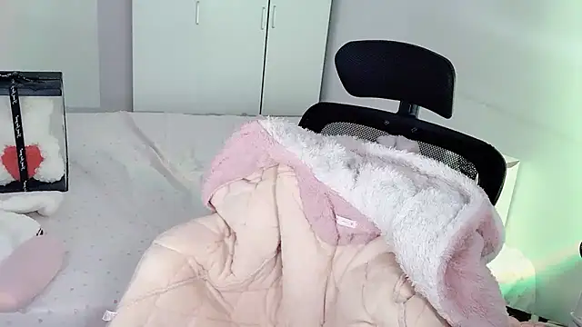 Snapshot of Annnnqi-77 chatting on October 25, 2025, 7:27 am Annnnqi-77 online show from October 25, 2025, 7:27 am