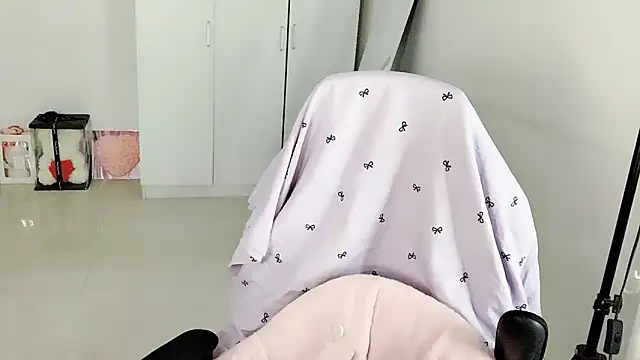 Annnnqi-77 online show from April 11, 2026, 7:02 am