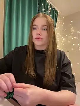 Snapshot of Milana_mil chatting on February 20, 2025, 8:36 pm Milana mil online show from February 20, 2025, 8:36 pm