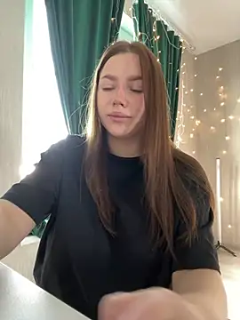 Snapshot of Milana_mil chatting on February 26, 2025, 12:03 pm Milana mil online show from February 26, 2025, 12:03 pm