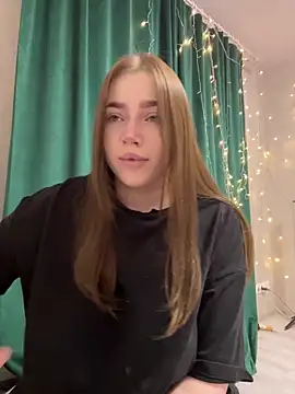 Snapshot of Milana_mil chatting on February 28, 2025, 4:53 pm Milana mil online show from February 28, 2025, 4:53 pm