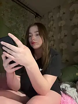 Snapshot of Milana_mil chatting on March 4, 2025, 9:32 pm Milana mil online show from March 4, 2025, 9:32 pm