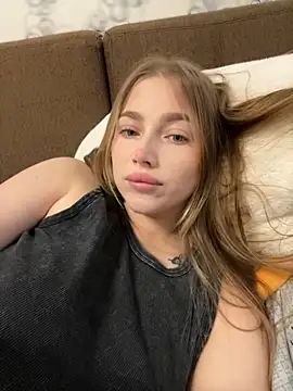 Snapshot of Milana_mil chatting on September 14, 2025, 10:03 am Milana mil online show from September 14, 2025, 10:03 am