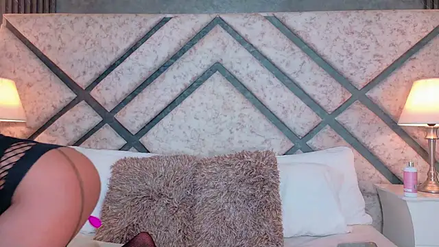 Elektra MIller  online show from March 11, 2025, 2:51 pm