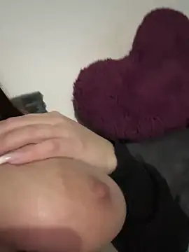 Snapshot of lola__med chatting on February 28, 2025, 9:33 pm lola med online show from February 28, 2025, 9:33 pm