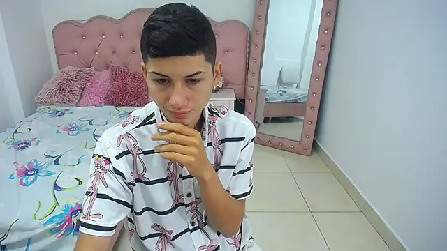 Snapshot of katty_And_alex chatting on March 7, 2025, 12:01 pm katty And alex online show from March 7, 2025, 12:01 pm