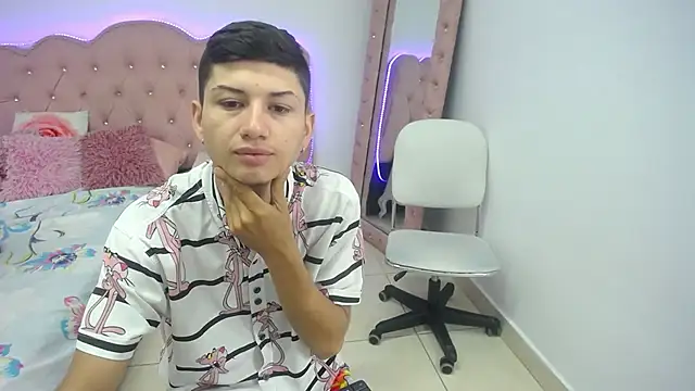 Snapshot of katty_And_alex chatting on March 10, 2025, 12:15 pm katty And alex online show from March 10, 2025, 12:15 pm