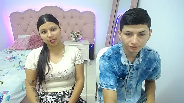 Snapshot of katty_And_alex chatting on March 16, 2025, 12:11 pm katty And alex online show from March 16, 2025, 12:11 pm