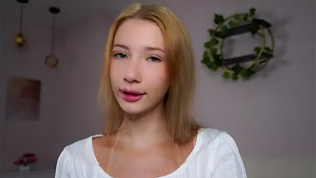 SunnivaCovil online show from October 18, 2025, 1:34 pm