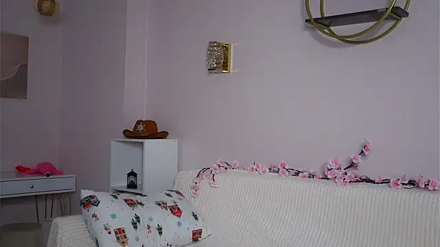 SunnivaCovil online show from February 5, 2026, 2:43 pm