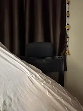 Dishasarmaa05 online show from February 26, 2026, 4:06 pm