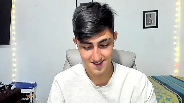 Snapshot of babymaik chatting on October 23, 2025, 11:57 pm babymaik online show from October 23, 2025, 11:57 pm