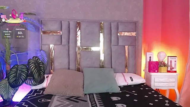 Tyla Ks online show from November 15, 2025, 8:05 pm