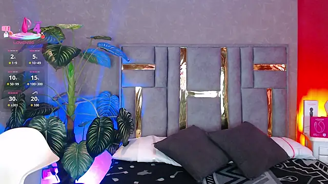 Tyla Ks online show from December 19, 2025, 7:43 pm