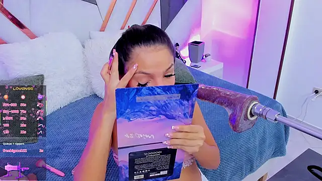 cutie sarax1 online show from September 19, 2025, 12:17 pm