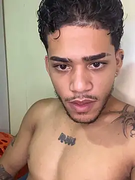 Snapshot of izaak_taylor7 chatting on May 26, 2026, 2:13 pm izaak taylor7 online show from May 26, 2026, 2:13 pm