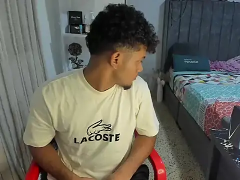 Snapshot of Fox2evans chatting on December 13, 2025, 9:20 pm Fox2evans online show from December 13, 2025, 9:20 pm