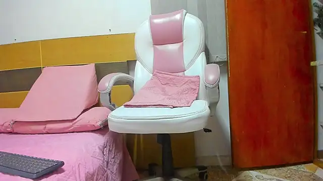 abigail fx online show from March 11, 2025, 3:05 am