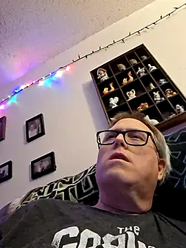 Smallone327 online show from February 19, 2025, 4:01 am