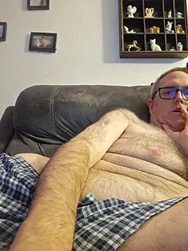 Snapshot of Smallone327 chatting on April 7, 2026, 4:13 am Smallone327 online show from April 7, 2026, 4:13 am