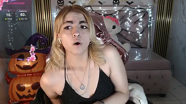 lili conor s online show from October 7, 2025, 4:20 am