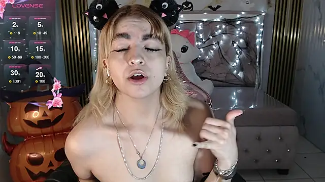 lili conor s online show from October 11, 2025, 5:28 am