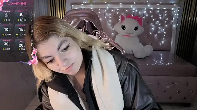 lili conor s online show from November 5, 2025, 3:17 am