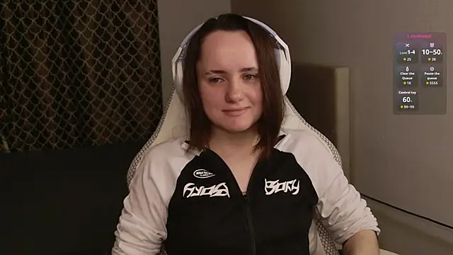 Snapshot of Luna_Loveee chatting on November 7, 2025, 4:01 am Luna Loveee online show from November 7, 2025, 4:01 am