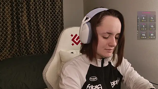 Snapshot of Luna_Loveee chatting on November 13, 2025, 3:49 am Luna Loveee online show from November 13, 2025, 3:49 am