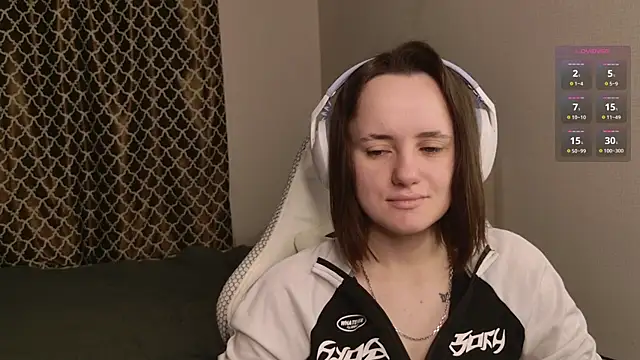 Snapshot of Luna_Loveee chatting on November 17, 2025, 3:23 am Luna Loveee online show from November 17, 2025, 3:23 am