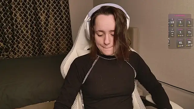 Snapshot of Luna_Loveee chatting on November 21, 2025, 4:11 am Luna Loveee online show from November 21, 2025, 4:11 am