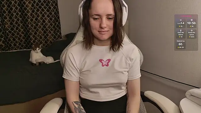 Snapshot of Luna_Loveee chatting on November 22, 2025, 4:11 am Luna Loveee online show from November 22, 2025, 4:11 am