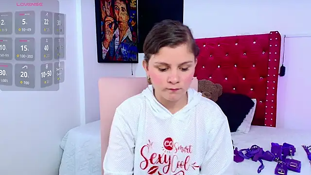 ValeAmayaa online show from October 6, 2025, 9:01 pm