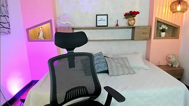 Snapshot of Lucia_Brown_ chatting on March 6, 2025, 11:47 am Lucia Brown online show from March 6, 2025, 11:47 am