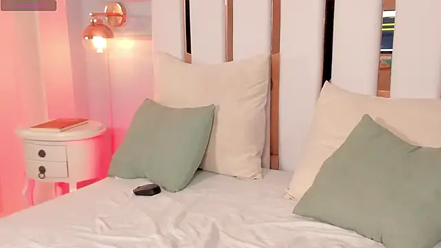 regina noctixx online show from April 17, 2026, 7:00 am