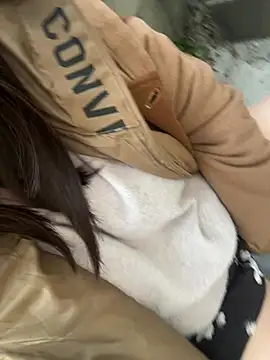 Snapshot of mai_honey chatting on March 8, 2026, 10:35 pm mai honey online show from March 8, 2026, 10:35 pm