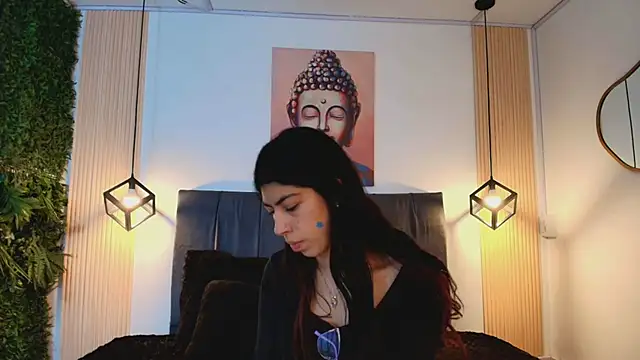 Cassie bloom online show from December 4, 2025, 7:44 pm