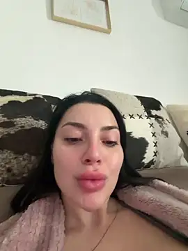 Mia Splash online show from March 8, 2026, 2:10 pm