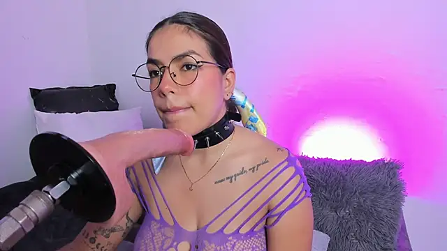 AngelaRicci online show from October 27, 2025, 8:02 pm