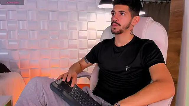 AlejandroStormm online show from September 9, 2025, 10:20 pm