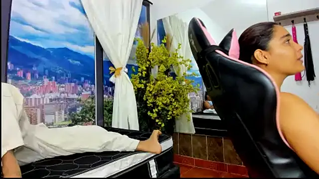 ElizaAndQuisha online show from November 5, 2025, 1:00 pm