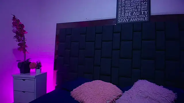 Lexi Howard  online show from September 27, 2025, 3:44 am