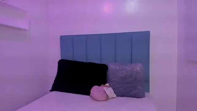 Anniie  Evans online show from September 27, 2025, 2:11 pm